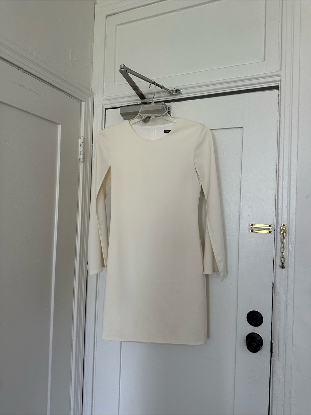 Issue New York Cream Long-Sleeve Shift Dress